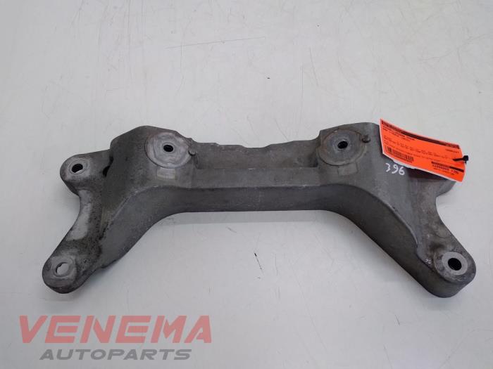 Gebruikte Versnellingsbak Steun BMW 1 serie (F20) 116i 1.6 16V Prijs € 14,99 Margeregeling aangeboden door Venema Autoparts