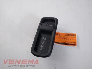 Gebruikte Raam schakelaar elektrisch Ford Fiesta 6 (JA8) 1.4 TDCi Prijs € 19,99 Margeregeling aangeboden door Venema Autoparts