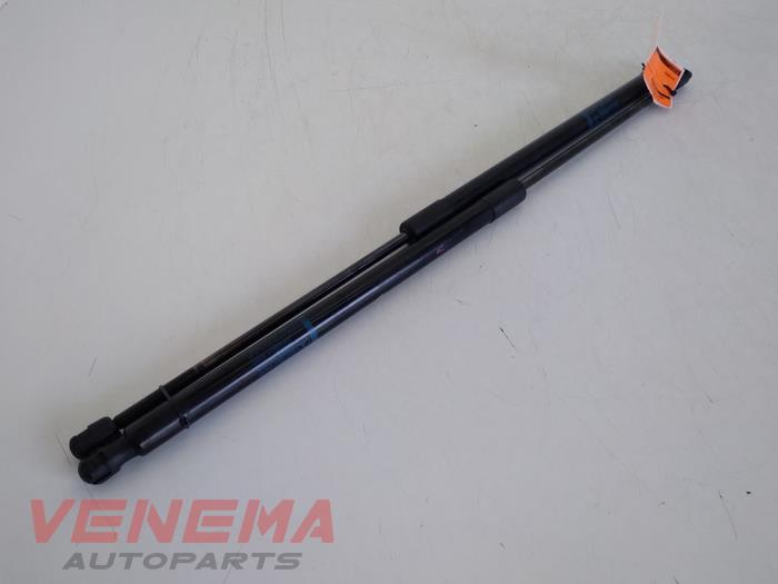 Set Gasdempers Achterklep van een Mercedes-Benz Vito (447.6) 1.6 111 CDI 16V 2017