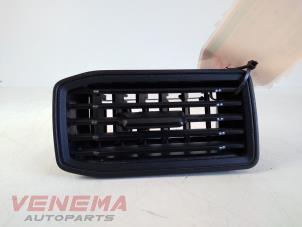 Gebruikte Luchtrooster Dashboard Volkswagen Caddy IV 2.0 TDI 75 Prijs € 19,99 Margeregeling aangeboden door Venema Autoparts