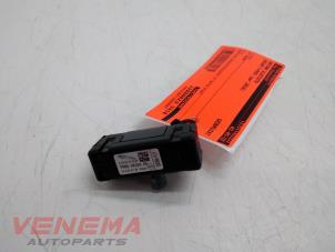 Gebruikte Antenne bluetooth Jaguar F-Pace 3.0 D 24V AWD Prijs € 14,99 Margeregeling aangeboden door Venema Autoparts