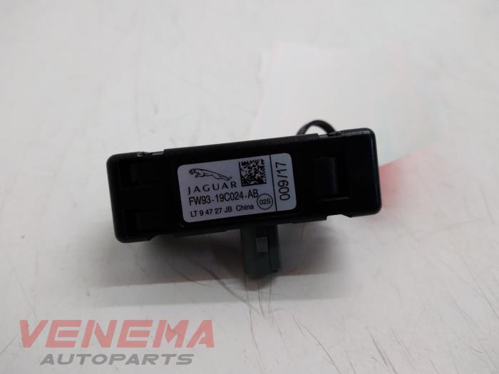 Gebruikte Antenne bluetooth Jaguar F-Pace 3.0 D 24V AWD Prijs € 14,99 Margeregeling aangeboden door Venema Autoparts