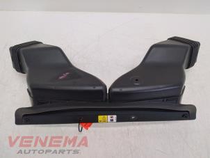 Gebruikte Aanzuigslang Lucht Jaguar F-Pace 3.0 D 24V AWD Prijs € 49,99 Margeregeling aangeboden door Venema Autoparts