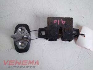 Gebruikte Slotmechaniek Motorkap Jaguar F-Pace 3.0 D 24V AWD Prijs € 14,99 Margeregeling aangeboden door Venema Autoparts