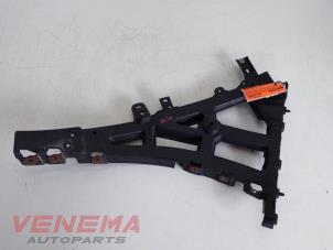 Gebruikte Bumpersteun links-achter Jaguar F-Pace 3.0 D 24V AWD Prijs € 19,99 Margeregeling aangeboden door Venema Autoparts