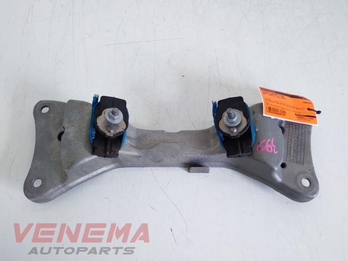 Gebruikte Versnellingsbak Steun BMW 1 serie (F20) 116i 1.5 12V Prijs € 24,99 Margeregeling aangeboden door Venema Autoparts