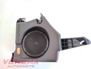 Gebruikte Subwoofer Mercedes ML II (164/4JG) 3.5 350 4-Matic V6 24V Prijs € 99,99 Margeregeling aangeboden door Venema Autoparts