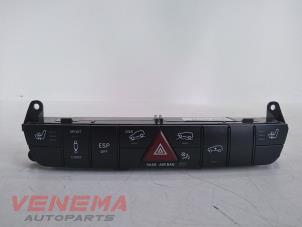 Gebruikte Schakelaar Mercedes ML II (164/4JG) 3.5 350 4-Matic V6 24V Prijs € 49,99 Margeregeling aangeboden door Venema Autoparts