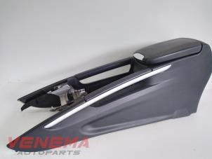 Gebruikte Middenconsoles Mercedes ML II (164/4JG) 3.5 350 4-Matic V6 24V Prijs € 69,99 Margeregeling aangeboden door Venema Autoparts