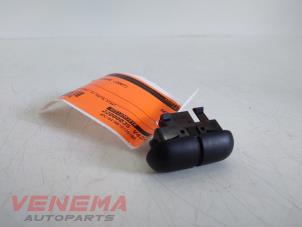 Gebruikte Schakelaar Mercedes ML II (164/4JG) 3.5 350 4-Matic V6 24V Prijs € 9,99 Margeregeling aangeboden door Venema Autoparts