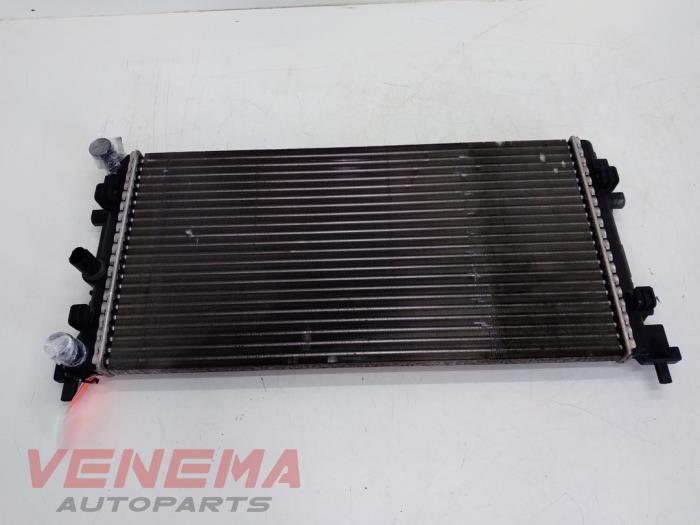 Gebruikte Radiateur Volkswagen Polo V (6R) 1.2 12V BlueMotion Technology Prijs € 24,99 Margeregeling aangeboden door Venema Autoparts