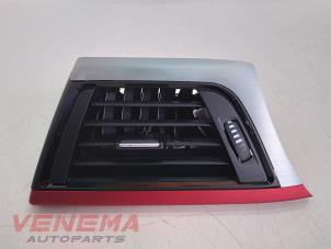 Gebruikte Luchtrooster Dashboard BMW 4 serie Gran Coupe (F36) 420i 2.0 Turbo 16V Prijs € 19,99 Margeregeling aangeboden door Venema Autoparts