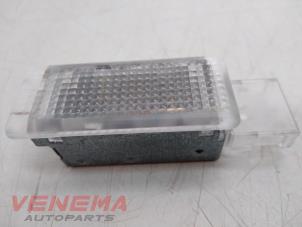 Gebruikte Instapverlichting Skoda Superb Combi (3TAC/TAF) 1.6 TDI Prijs € 9,99 Margeregeling aangeboden door Venema Autoparts