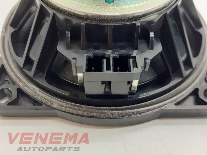 Luidspreker van een BMW 4 serie Gran Coupe (F36) 420i 2.0 Turbo 16V 2015