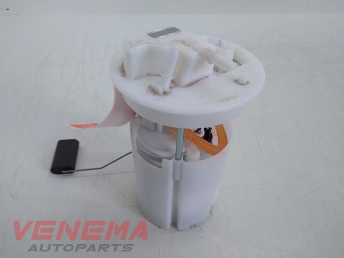 Gebruikte Tank element Pomp Ford Fiesta 7 1.0 EcoBoost 12V Prijs € 24,99 Margeregeling aangeboden door Venema Autoparts