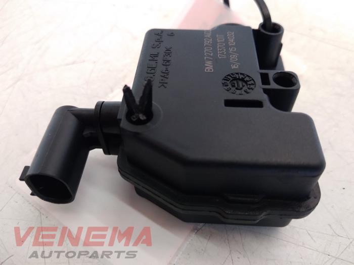 Tankklep Vergrendelingsmotor van een BMW 4 serie Gran Coupe (F36) 430d 3.0 24V 2016