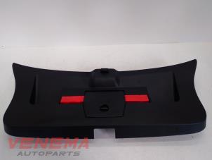 Gebruikte Bekleding Achterklep Volkswagen Polo VI (AW1) 1.0 TSI 12V Prijs € 14,99 Margeregeling aangeboden door Venema Autoparts