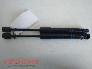 Gebruikte Gasdemper Motorkap Set BMW 4 serie Gran Coupe (F36) 420i 2.0 Turbo 16V Prijs € 14,99 Margeregeling aangeboden door Venema Autoparts