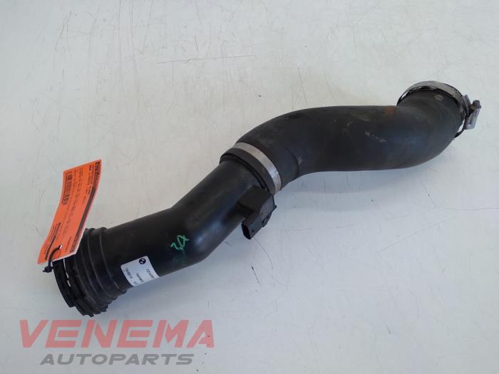 Gebruikte Intercooler Slang BMW 1 serie (F20) 120i 1.6 16V Prijs € 49,99 Margeregeling aangeboden door Venema Autoparts