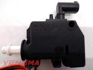 Gebruikte Tankklep Vergrendelingsmotor BMW 4 serie (F32) 435i xDrive 3.0 24V Prijs € 24,99 Margeregeling aangeboden door Venema Autoparts