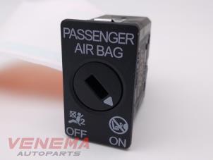 Gebruikte Airbag schakelaar Seat Leon SC (5FC) 2.0 TDI FR 16V Prijs € 19,99 Margeregeling aangeboden door Venema Autoparts