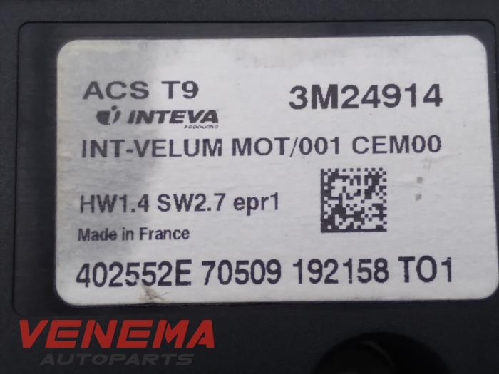 Schuifdak Motor van een Peugeot 308 SW (L4/L9/LC/LJ/LR) 1.6 BlueHDi 120 16V 2016