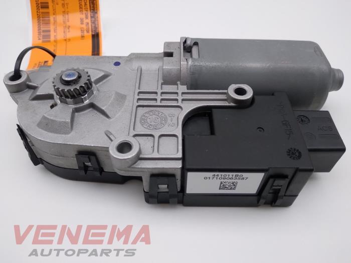 Schuifdak Motor van een Peugeot 308 SW (L4/L9/LC/LJ/LR) 1.6 BlueHDi 120 16V 2016