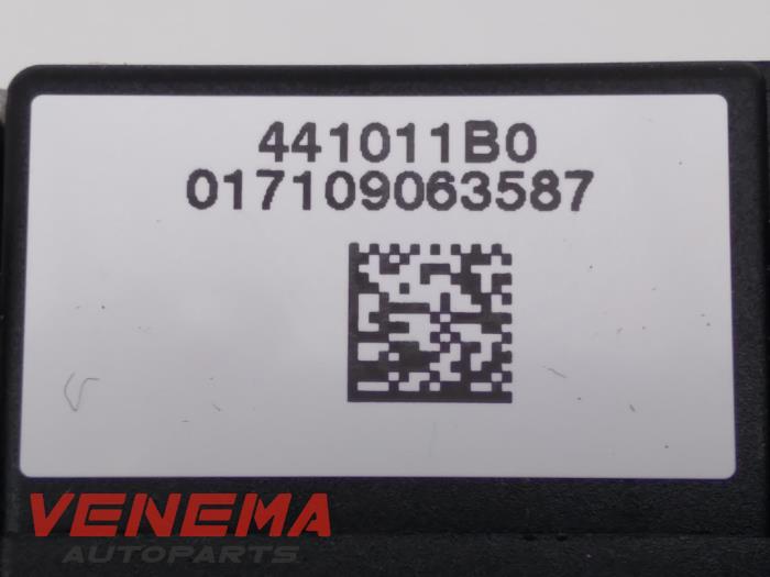 Schuifdak Motor van een Peugeot 308 SW (L4/L9/LC/LJ/LR) 1.6 BlueHDi 120 16V 2016