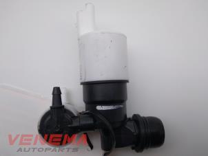 Gebruikte Ruitensproeierpomp voor Peugeot 308 SW (L4/L9/LC/LJ/LR) 1.6 BlueHDi 120 16V Prijs € 14,99 Margeregeling aangeboden door Venema Autoparts