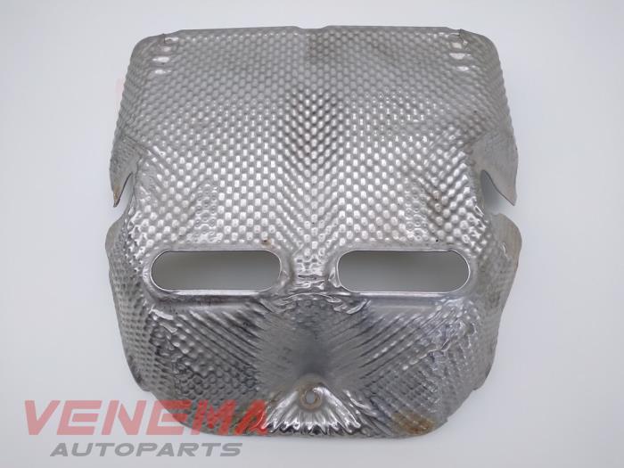 Gebruikte Hitteschild uitlaat Mercedes C (R205) 4.0 C-63 AMG V8 Biturbo Prijs € 29,99 Margeregeling aangeboden door Venema Autoparts