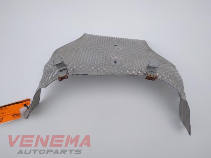 Gebruikte Hitteschild uitlaat Mercedes C (R205) 4.0 C-63 AMG V8 Biturbo Prijs € 14,99 Margeregeling aangeboden door Venema Autoparts