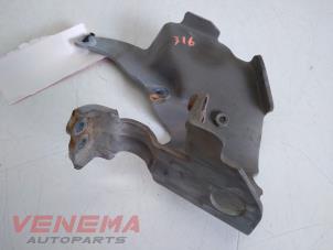 Gebruikte Steun (diversen) Mercedes C (R205) C-63 AMG 4.0 V8 Biturbo Prijs € 19,99 Margeregeling aangeboden door Venema Autoparts