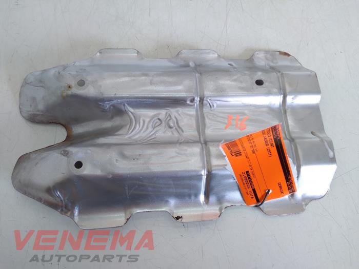Gebruikte Hitteschild uitlaat Mercedes C (R205) 4.0 C-63 AMG V8 Biturbo Prijs € 14,99 Margeregeling aangeboden door Venema Autoparts