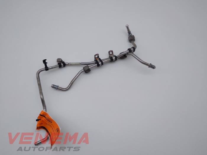 Gebruikte Brandstofleiding Mercedes C (R205) 4.0 C-63 AMG V8 Biturbo Prijs € 59,99 Margeregeling aangeboden door Venema Autoparts