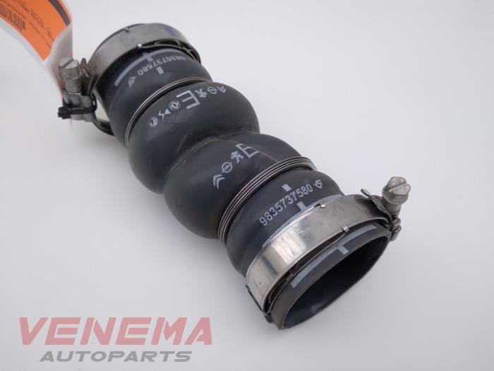 Gebruikte Intercooler Slang Opel Corsa F (UB/UH/UP) 1.5 CDTI 100 Prijs € 14,99 Margeregeling aangeboden door Venema Autoparts