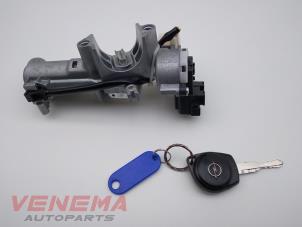 Gebruikte Kontaktslot + Sleutel Opel Agila Mk.II (B) 1.0 12V Twinport Prijs € 29,99 Margeregeling aangeboden door Venema Autoparts