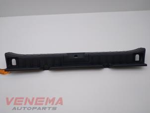 Gebruikte Bekleding Achterklep BMW X1 (E84) sDrive 20i 2.0 16V Twin Power Turbo Prijs € 9,99 Margeregeling aangeboden door Venema Autoparts