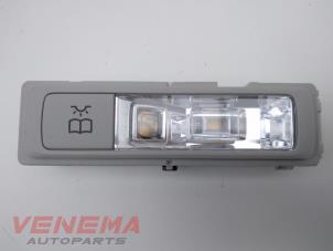 Gebruikte Binnenverlichting achter Mercedes C (W205) C-200 2.0 CGI 16V Prijs € 14,99 Margeregeling aangeboden door Venema Autoparts