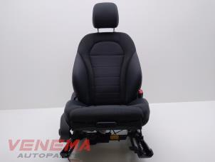 Gebruikte Voorstoel rechts Mercedes C (W205) C-200 2.0 CGI 16V Prijs € 249,99 Margeregeling aangeboden door Venema Autoparts
