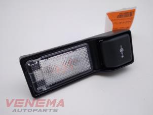 Gebruikte Instapverlichting BMW 1 serie (E81) 116i 2.0 16V Prijs € 9,99 Margeregeling aangeboden door Venema Autoparts