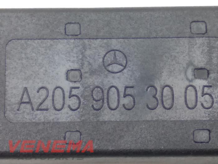 Antenne (diversen) van een Mercedes-Benz E Estate (S213) E-200d 2.0 Turbo 16V 2019