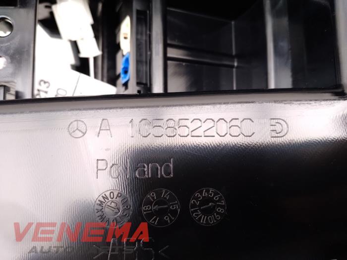 Middenconsoles van een Mercedes-Benz E Estate (S213) E-200d 2.0 Turbo 16V 2019