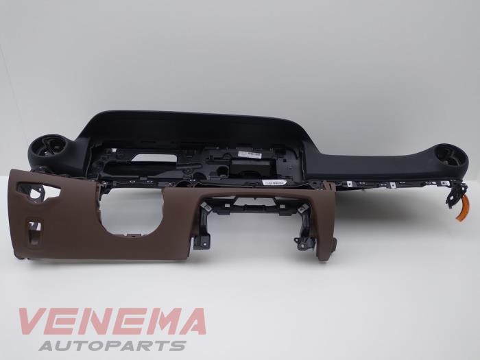 Gebruikte Dashboard Mercedes E Estate (S213) E-200d 2.0 Turbo 16V Prijs € 299,99 Margeregeling aangeboden door Venema Autoparts