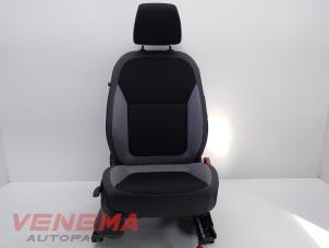 Gebruikte Voorstoel rechts Skoda Fabia III (NJ3) 1.0 12V Prijs € 124,99 Margeregeling aangeboden door Venema Autoparts