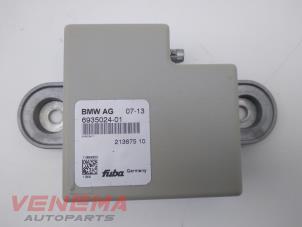 Gebruikte Antenne (diversen) BMW X3 (F25) xDrive35d 24V Prijs € 19,99 Margeregeling aangeboden door Venema Autoparts