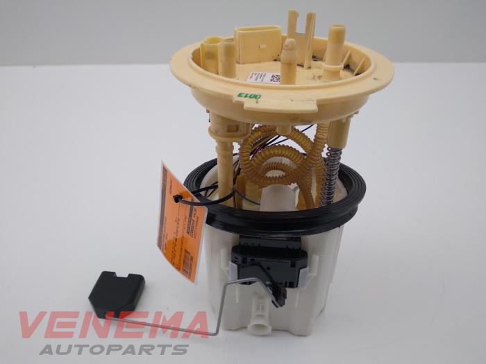 Gebruikte Tank element Pomp Volkswagen Touran (5T1) 2.0 TDI 110 Prijs € 79,99 Margeregeling aangeboden door Venema Autoparts
