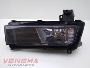 Gebruikte Mistlamp rechts-voor Volkswagen Touran (5T1) 2.0 TDI 110 Prijs € 59,99 Margeregeling aangeboden door Venema Autoparts