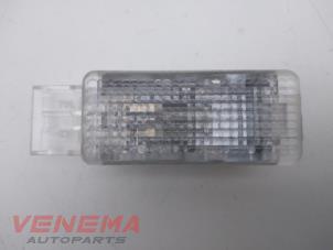 Gebruikte Instapverlichting Volkswagen Touran (5T1) 2.0 TDI 110 Prijs € 9,99 Margeregeling aangeboden door Venema Autoparts