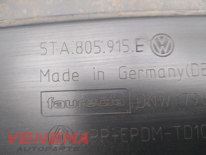 Lip voorbumper van een Volkswagen Touran (5T1) 2.0 TDI 110 2018