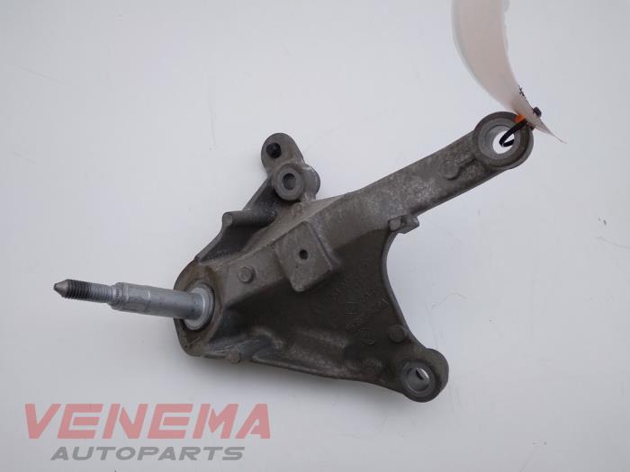 Gebruikte Motorsteun Renault Clio IV (5R) 1.5 Energy dCi 90 FAP Prijs € 24,99 Margeregeling aangeboden door Venema Autoparts